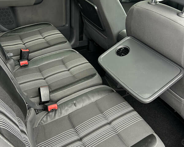 Чорний Фольксваген Туран, об'ємом двигуна 2 л та пробігом 262 тис. км за 12250 $, фото 74 на Automoto.ua