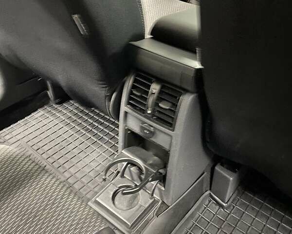 Черный Фольксваген Туран, объемом двигателя 1.6 л и пробегом 174 тыс. км за 13000 $, фото 11 на Automoto.ua