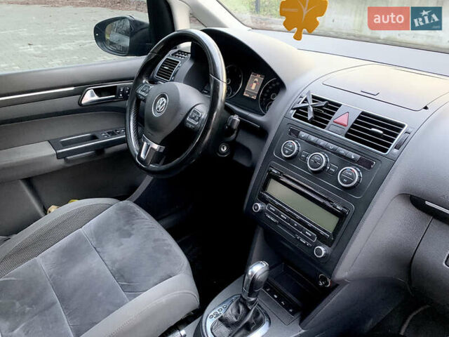 Черный Фольксваген Туран, объемом двигателя 2 л и пробегом 190 тыс. км за 11799 $, фото 14 на Automoto.ua