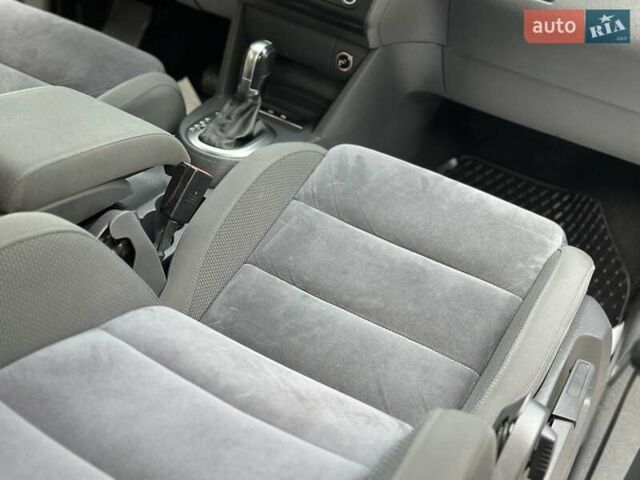 Черный Фольксваген Туран, объемом двигателя 2 л и пробегом 200 тыс. км за 11850 $, фото 10 на Automoto.ua