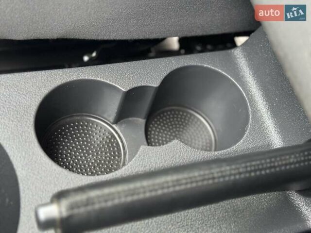 Черный Фольксваген Туран, объемом двигателя 2 л и пробегом 200 тыс. км за 12250 $, фото 77 на Automoto.ua