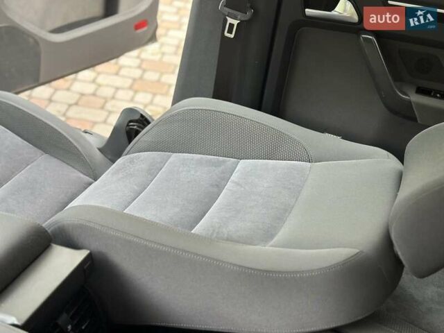 Черный Фольксваген Туран, объемом двигателя 2 л и пробегом 200 тыс. км за 12250 $, фото 50 на Automoto.ua