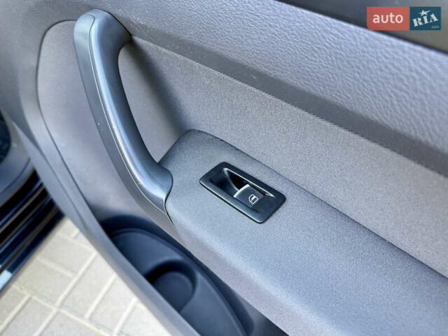 Черный Фольксваген Туран, объемом двигателя 0 л и пробегом 236 тыс. км за 10350 $, фото 63 на Automoto.ua