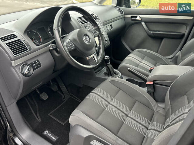 Чорний Фольксваген Туран, об'ємом двигуна 2 л та пробігом 262 тис. км за 12250 $, фото 55 на Automoto.ua