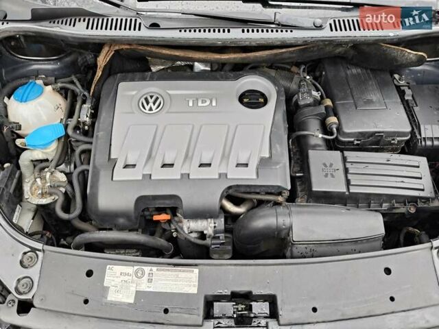 Чорний Фольксваген Туран, об'ємом двигуна 1.6 л та пробігом 271 тис. км за 12300 $, фото 56 на Automoto.ua