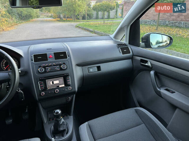 Черный Фольксваген Туран, объемом двигателя 1.6 л и пробегом 162 тыс. км за 11650 $, фото 48 на Automoto.ua