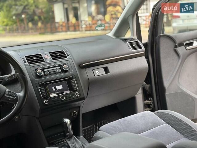 Чорний Фольксваген Туран, об'ємом двигуна 2 л та пробігом 200 тис. км за 11750 $, фото 53 на Automoto.ua