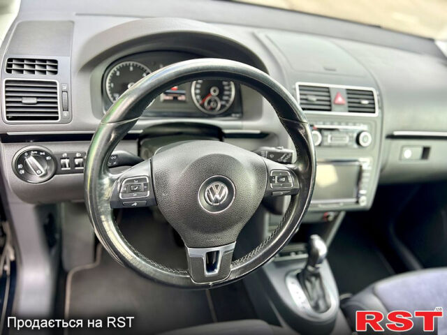 Черный Фольксваген Туран, объемом двигателя 2 л и пробегом 229 тыс. км за 12999 $, фото 11 на Automoto.ua