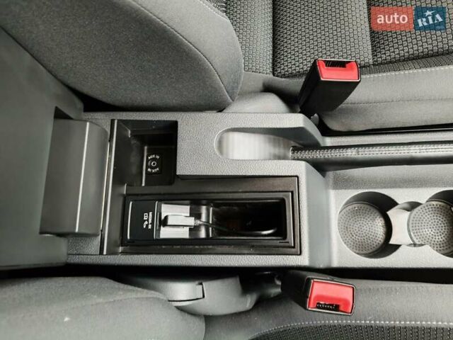 Чорний Фольксваген Туран, об'ємом двигуна 1.6 л та пробігом 271 тис. км за 12300 $, фото 44 на Automoto.ua