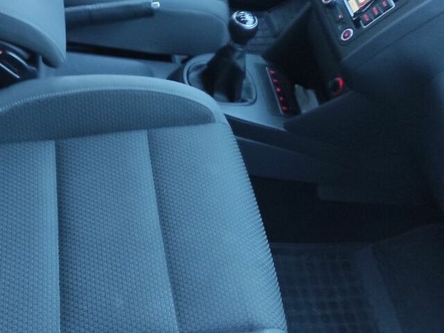 Черный Фольксваген Туран, объемом двигателя 2 л и пробегом 200 тыс. км за 12800 $, фото 6 на Automoto.ua