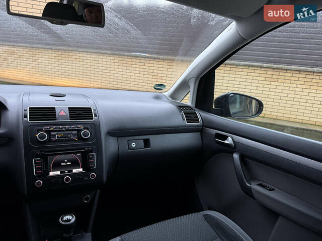 Чорний Фольксваген Туран, об'ємом двигуна 1.6 л та пробігом 218 тис. км за 10650 $, фото 33 на Automoto.ua