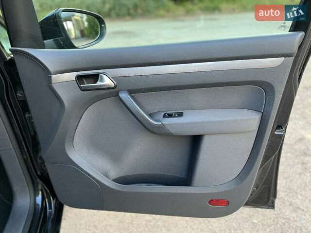 Черный Фольксваген Туран, объемом двигателя 1.6 л и пробегом 236 тыс. км за 9750 $, фото 16 на Automoto.ua