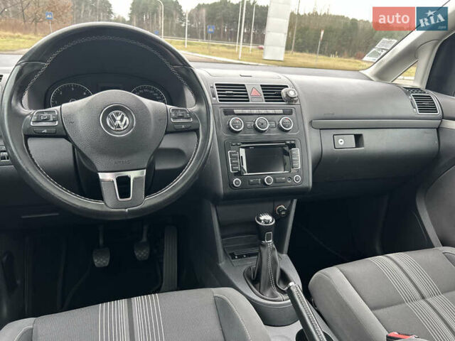 Чорний Фольксваген Туран, об'ємом двигуна 2 л та пробігом 262 тис. км за 12250 $, фото 60 на Automoto.ua