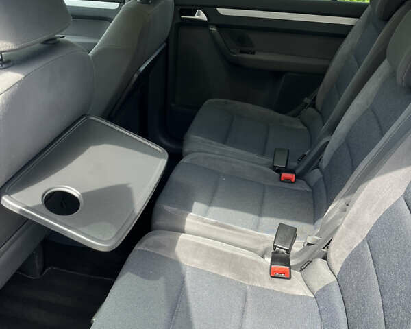 Чорний Фольксваген Туран, об'ємом двигуна 1.6 л та пробігом 228 тис. км за 11999 $, фото 17 на Automoto.ua