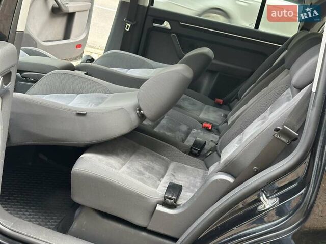 Черный Фольксваген Туран, объемом двигателя 2 л и пробегом 200 тыс. км за 12250 $, фото 57 на Automoto.ua