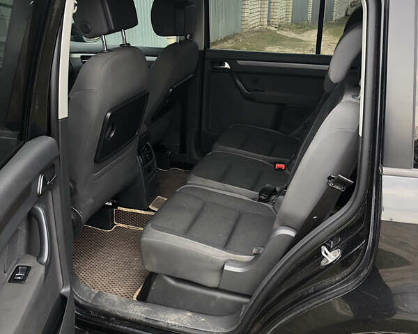 Черный Фольксваген Туран, объемом двигателя 1.97 л и пробегом 320 тыс. км за 8700 $, фото 9 на Automoto.ua