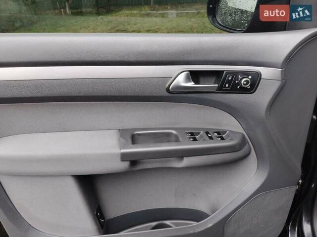 Чорний Фольксваген Туран, об'ємом двигуна 1.6 л та пробігом 271 тис. км за 12300 $, фото 19 на Automoto.ua