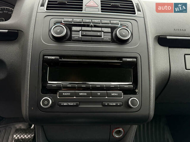 Черный Фольксваген Туран, объемом двигателя 0 л и пробегом 238 тыс. км за 9850 $, фото 26 на Automoto.ua