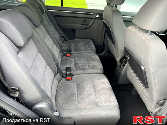 Черный Фольксваген Туран, объемом двигателя 2 л и пробегом 229 тыс. км за 12999 $, фото 6 на Automoto.ua