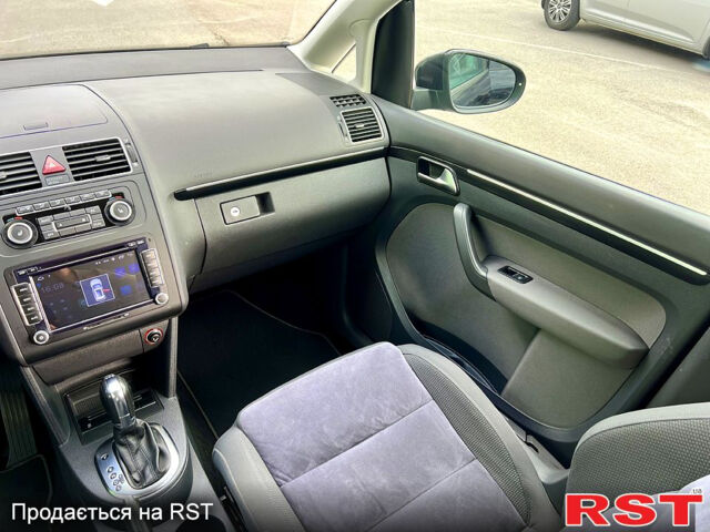 Черный Фольксваген Туран, объемом двигателя 2 л и пробегом 229 тыс. км за 12999 $, фото 10 на Automoto.ua