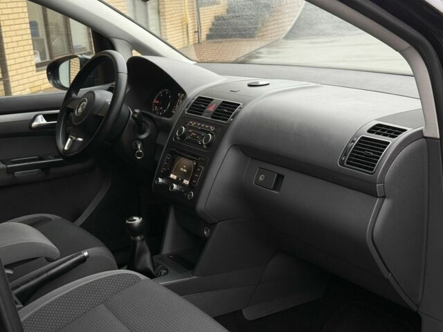 Черный Фольксваген Туран, объемом двигателя 1.6 л и пробегом 218 тыс. км за 9950 $, фото 14 на Automoto.ua