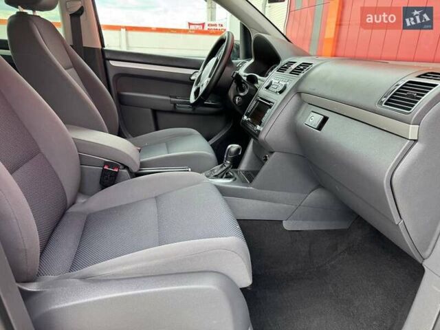 Черный Фольксваген Туран, объемом двигателя 1.39 л и пробегом 226 тыс. км за 9100 $, фото 2 на Automoto.ua