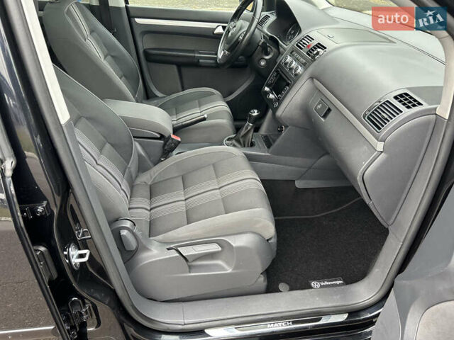 Чорний Фольксваген Туран, об'ємом двигуна 2 л та пробігом 262 тис. км за 12250 $, фото 66 на Automoto.ua