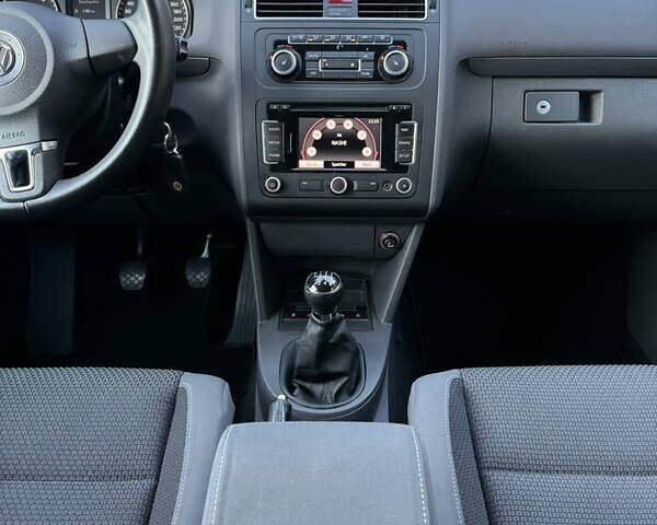 Черный Фольксваген Туран, объемом двигателя 1.6 л и пробегом 162 тыс. км за 11650 $, фото 32 на Automoto.ua