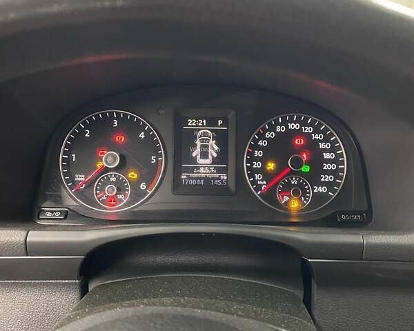 Черный Фольксваген Туран, объемом двигателя 1.6 л и пробегом 174 тыс. км за 13000 $, фото 12 на Automoto.ua