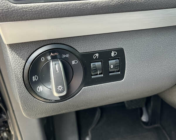 Чорний Фольксваген Туран, об'ємом двигуна 1.6 л та пробігом 228 тис. км за 11999 $, фото 15 на Automoto.ua