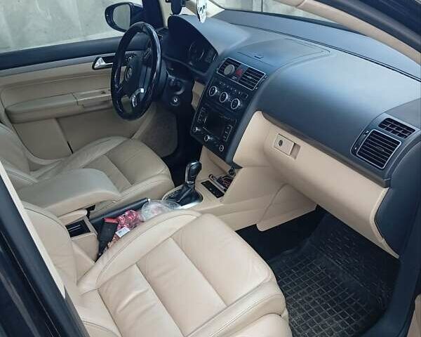 Черный Фольксваген Туран, объемом двигателя 1.4 л и пробегом 220 тыс. км за 9400 $, фото 4 на Automoto.ua