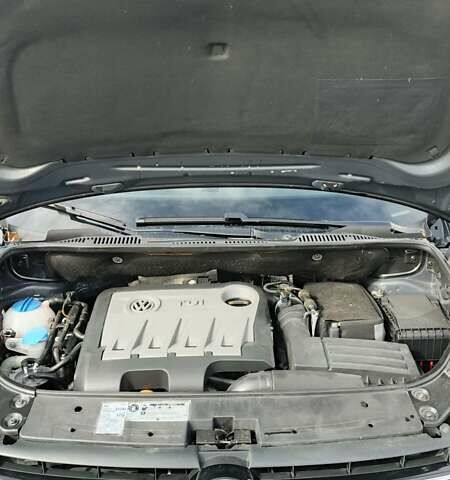 Черный Фольксваген Туран, объемом двигателя 1.97 л и пробегом 101 тыс. км за 12500 $, фото 10 на Automoto.ua