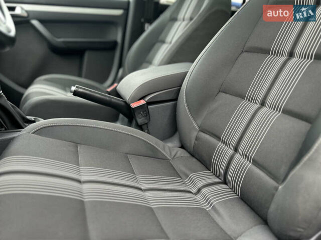 Чорний Фольксваген Туран, об'ємом двигуна 2 л та пробігом 262 тис. км за 12250 $, фото 57 на Automoto.ua