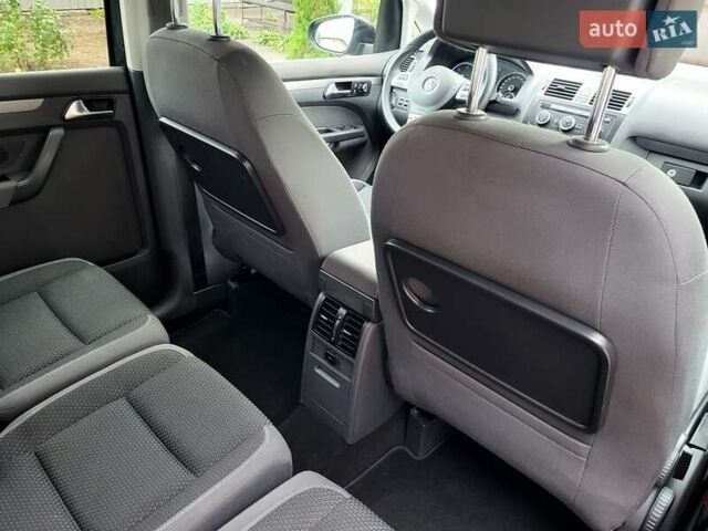 Черный Фольксваген Туран, объемом двигателя 1.6 л и пробегом 204 тыс. км за 11950 $, фото 77 на Automoto.ua