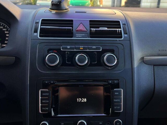 Черный Фольксваген Туран, объемом двигателя 1.6 л и пробегом 270 тыс. км за 11600 $, фото 13 на Automoto.ua