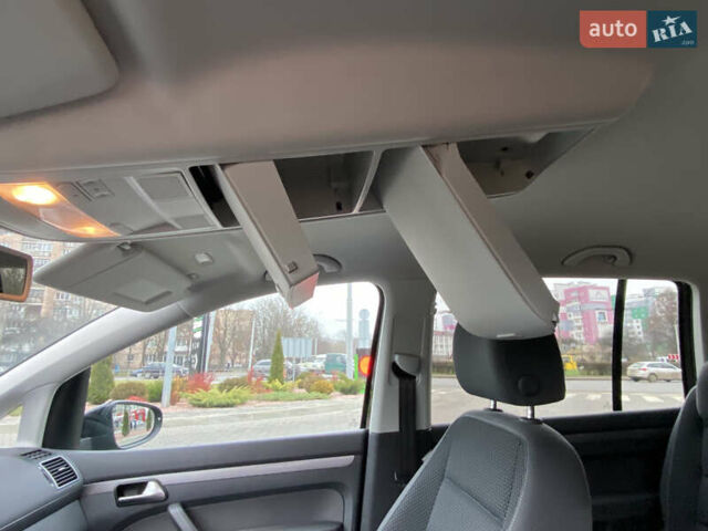 Чорний Фольксваген Туран, об'ємом двигуна 1.97 л та пробігом 265 тис. км за 10900 $, фото 35 на Automoto.ua