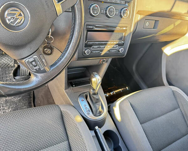 Черный Фольксваген Туран, объемом двигателя 2 л и пробегом 240 тыс. км за 12500 $, фото 14 на Automoto.ua