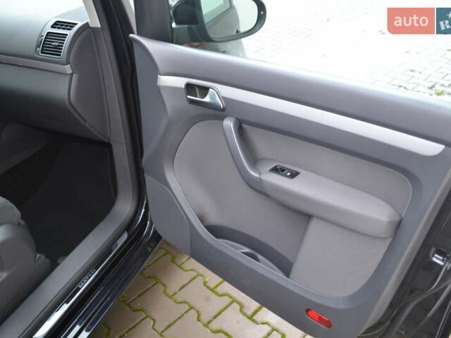 Черный Фольксваген Туран, объемом двигателя 2 л и пробегом 230 тыс. км за 14200 $, фото 28 на Automoto.ua