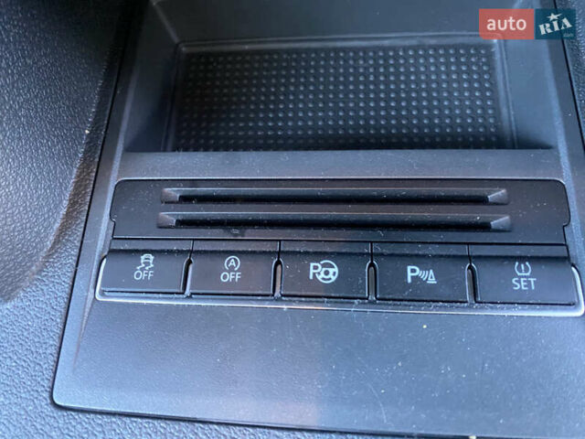 Черный Фольксваген Туран, объемом двигателя 1.97 л и пробегом 263 тыс. км за 10999 $, фото 18 на Automoto.ua