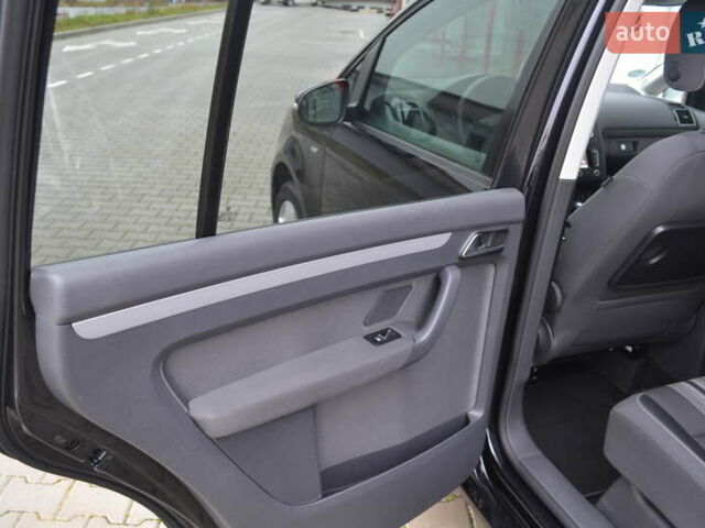 Черный Фольксваген Туран, объемом двигателя 2 л и пробегом 230 тыс. км за 14200 $, фото 16 на Automoto.ua