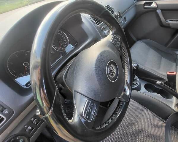 Чорний Фольксваген Туран, об'ємом двигуна 1.6 л та пробігом 195 тис. км за 10300 $, фото 2 на Automoto.ua