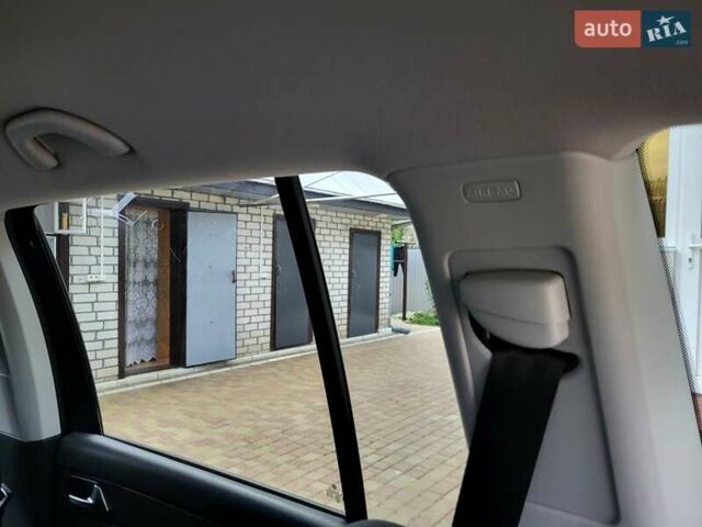 Черный Фольксваген Туран, объемом двигателя 1.6 л и пробегом 204 тыс. км за 11950 $, фото 85 на Automoto.ua