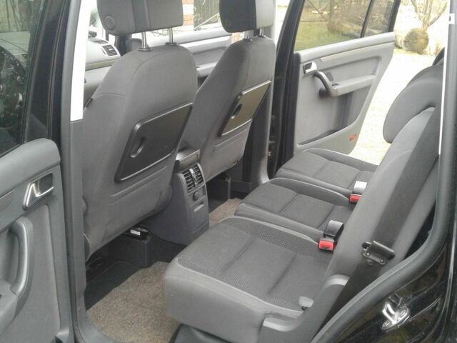 Черный Фольксваген Туран, объемом двигателя 1.4 л и пробегом 224 тыс. км за 9990 $, фото 5 на Automoto.ua