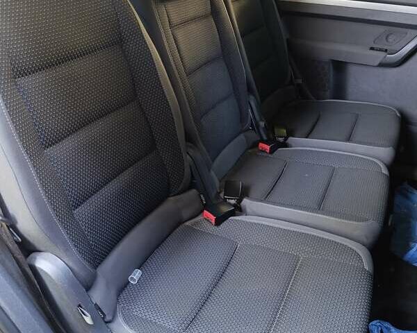 Черный Фольксваген Туран, объемом двигателя 1.6 л и пробегом 267 тыс. км за 11700 $, фото 5 на Automoto.ua