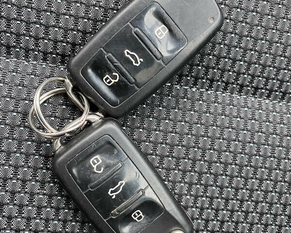 Чорний Фольксваген Туран, об'ємом двигуна 1.97 л та пробігом 265 тис. км за 10900 $, фото 45 на Automoto.ua