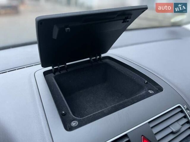 Чорний Фольксваген Туран, об'ємом двигуна 1.6 л та пробігом 231 тис. км за 11800 $, фото 17 на Automoto.ua