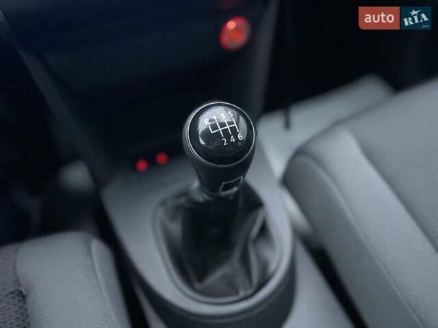 Чорний Фольксваген Туран, об'ємом двигуна 1.6 л та пробігом 231 тис. км за 11800 $, фото 19 на Automoto.ua