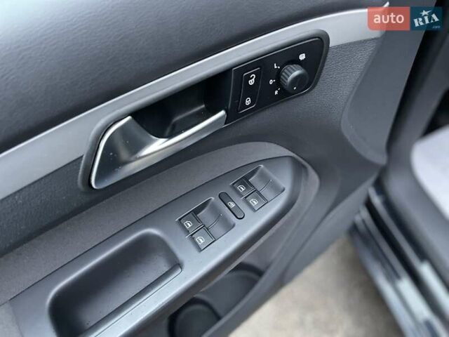 Чорний Фольксваген Туран, об'ємом двигуна 1.6 л та пробігом 231 тис. км за 11800 $, фото 9 на Automoto.ua