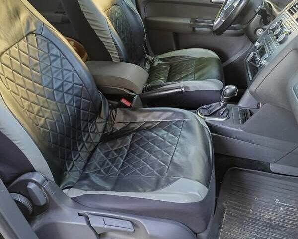 Черный Фольксваген Туран, объемом двигателя 1.6 л и пробегом 267 тыс. км за 11700 $, фото 4 на Automoto.ua