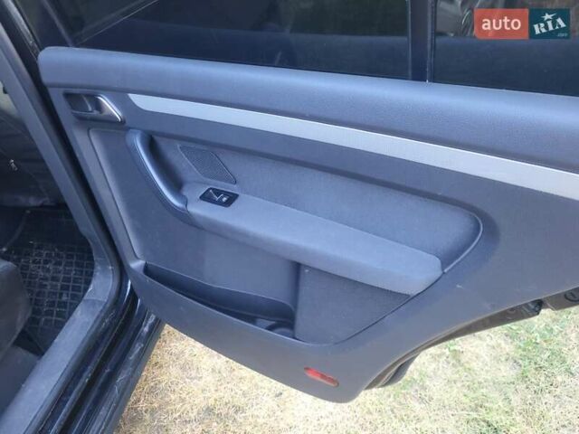 Чорний Фольксваген Туран, об'ємом двигуна 1.6 л та пробігом 195 тис. км за 10300 $, фото 14 на Automoto.ua